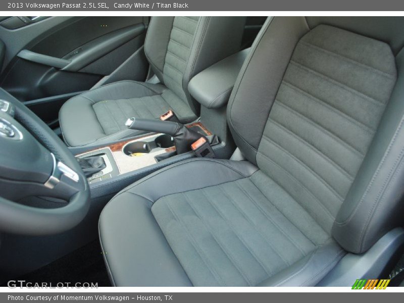 Candy White / Titan Black 2013 Volkswagen Passat 2.5L SEL