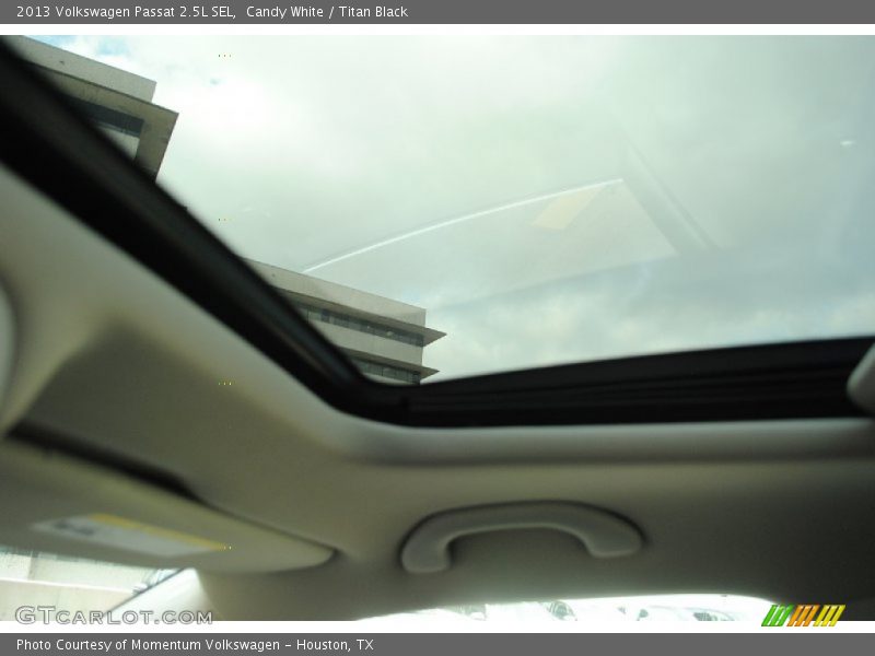 Candy White / Titan Black 2013 Volkswagen Passat 2.5L SEL