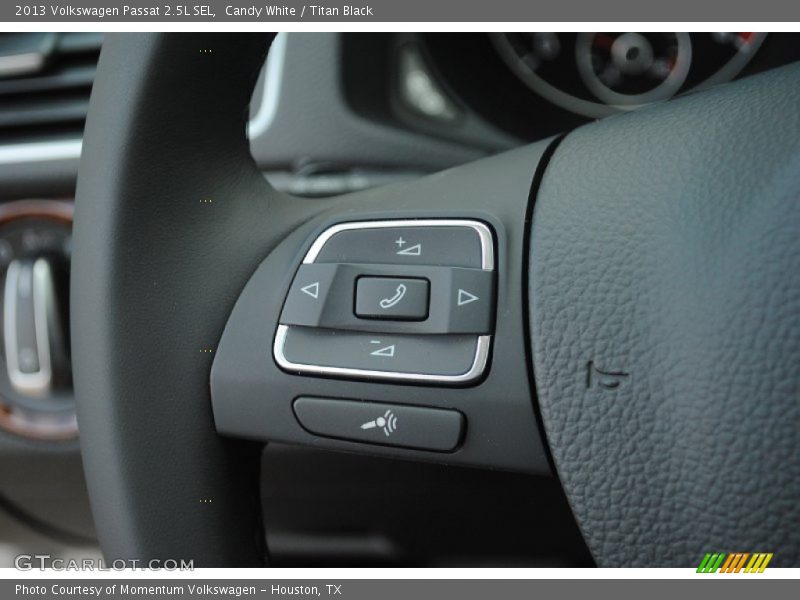 Candy White / Titan Black 2013 Volkswagen Passat 2.5L SEL