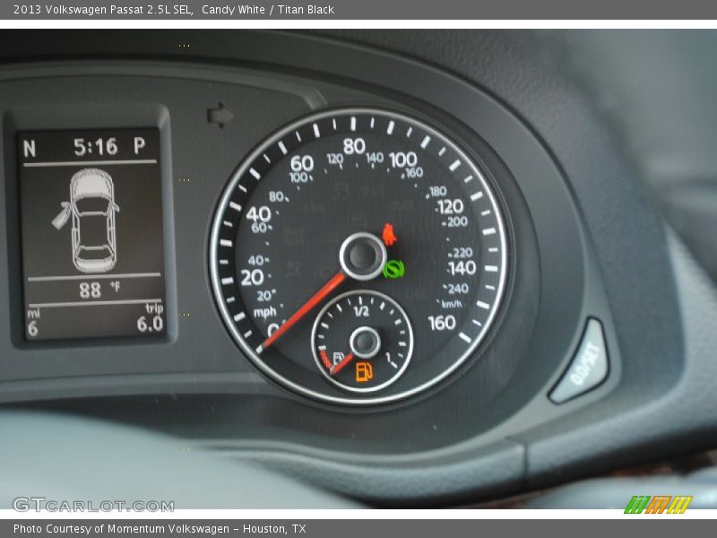Candy White / Titan Black 2013 Volkswagen Passat 2.5L SEL
