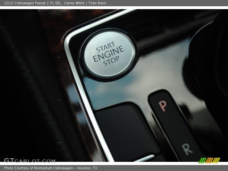 Candy White / Titan Black 2013 Volkswagen Passat 2.5L SEL