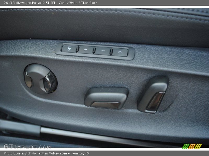 Candy White / Titan Black 2013 Volkswagen Passat 2.5L SEL