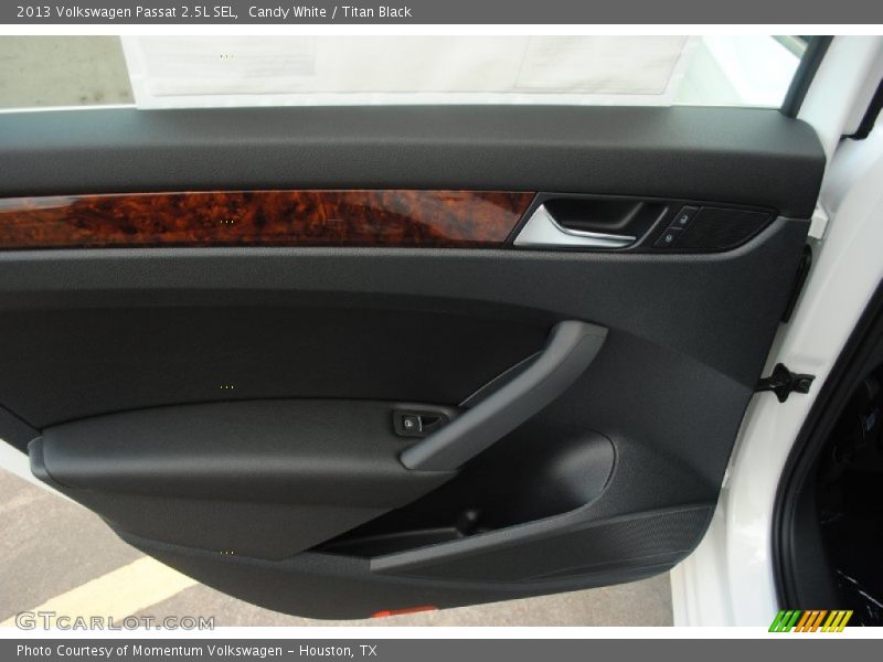Candy White / Titan Black 2013 Volkswagen Passat 2.5L SEL