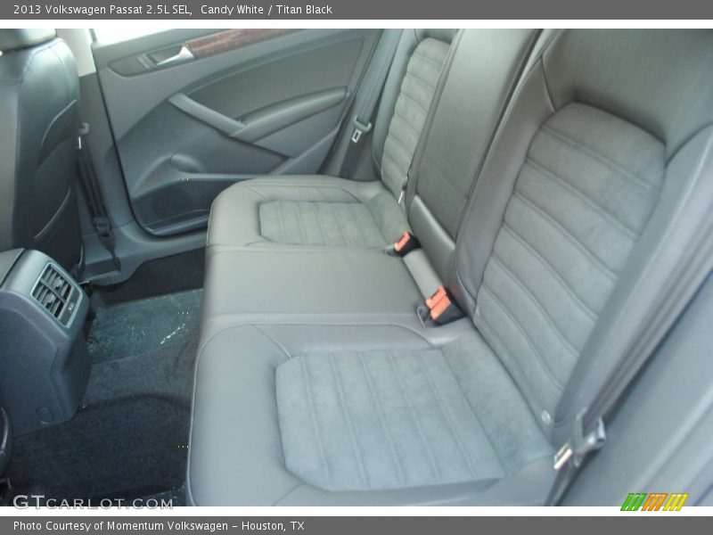 Candy White / Titan Black 2013 Volkswagen Passat 2.5L SEL