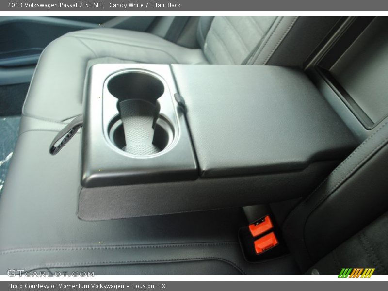Candy White / Titan Black 2013 Volkswagen Passat 2.5L SEL