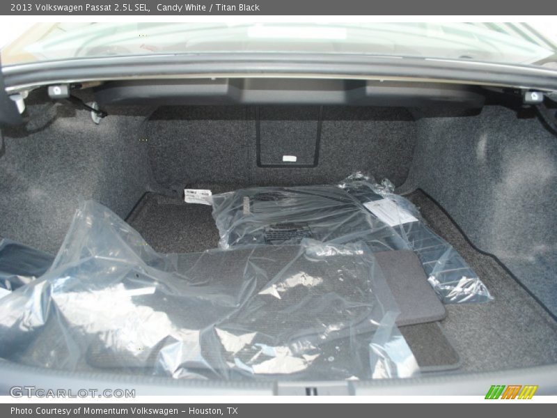 Candy White / Titan Black 2013 Volkswagen Passat 2.5L SEL