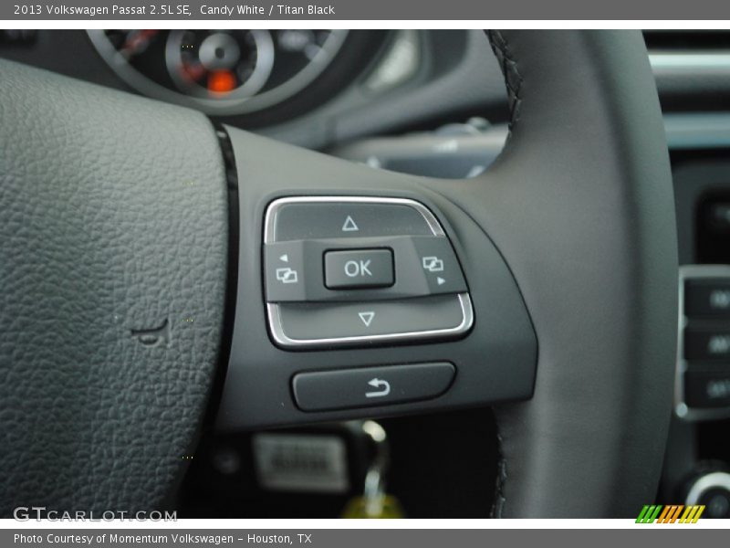 Candy White / Titan Black 2013 Volkswagen Passat 2.5L SE