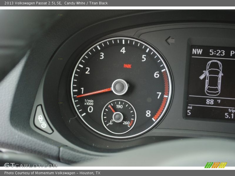 Candy White / Titan Black 2013 Volkswagen Passat 2.5L SE