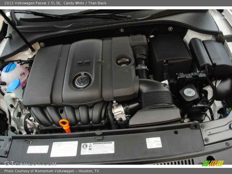 Candy White / Titan Black 2013 Volkswagen Passat 2.5L SE