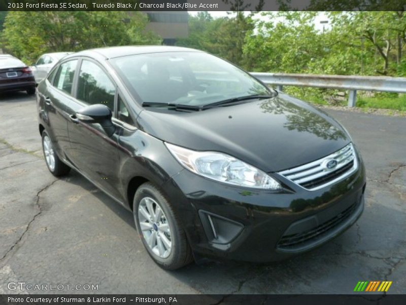 Tuxedo Black / Charcoal Black/Blue Accent 2013 Ford Fiesta SE Sedan