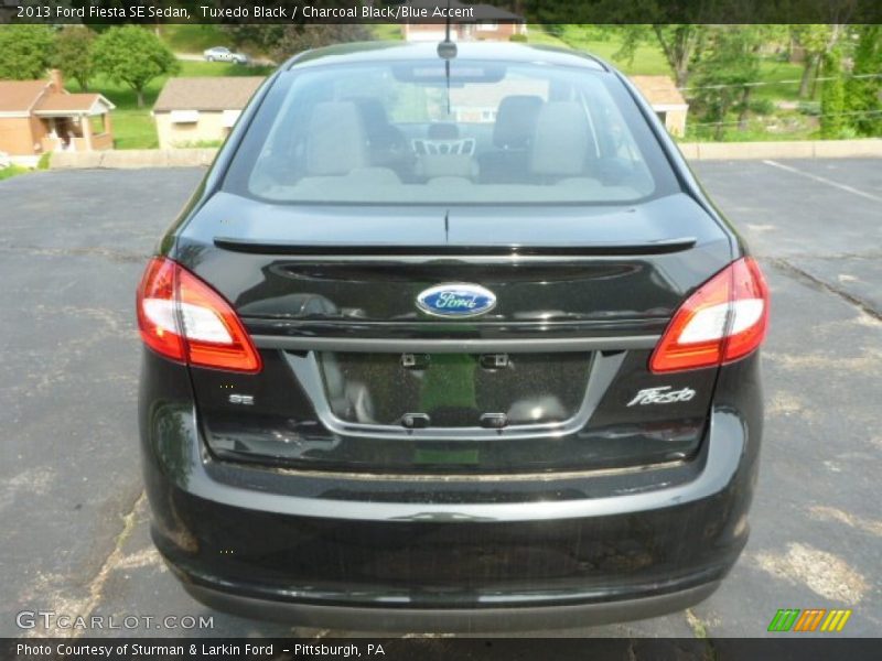 Tuxedo Black / Charcoal Black/Blue Accent 2013 Ford Fiesta SE Sedan