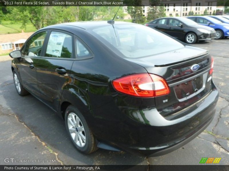 Tuxedo Black / Charcoal Black/Blue Accent 2013 Ford Fiesta SE Sedan