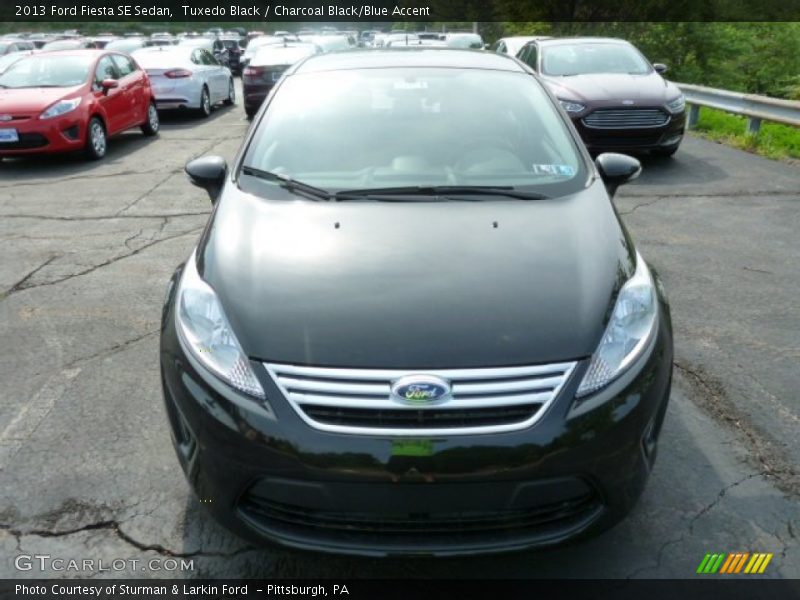 Tuxedo Black / Charcoal Black/Blue Accent 2013 Ford Fiesta SE Sedan