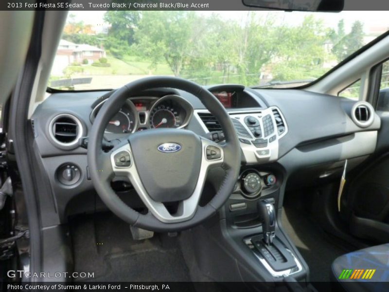 Tuxedo Black / Charcoal Black/Blue Accent 2013 Ford Fiesta SE Sedan