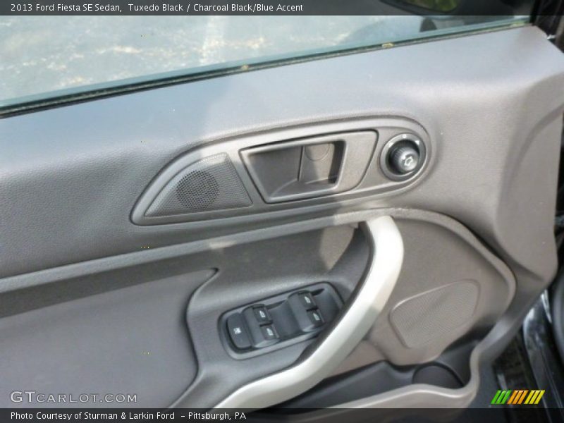 Tuxedo Black / Charcoal Black/Blue Accent 2013 Ford Fiesta SE Sedan