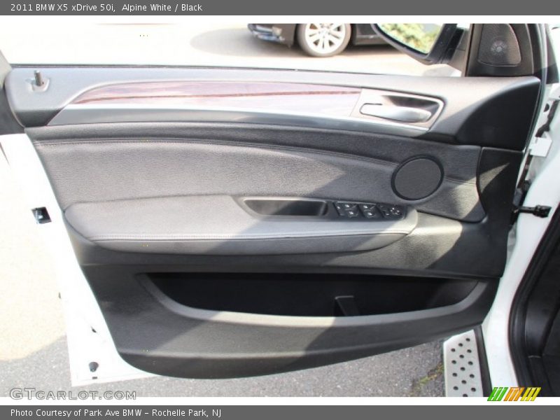 Alpine White / Black 2011 BMW X5 xDrive 50i