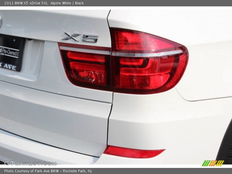 Alpine White / Black 2011 BMW X5 xDrive 50i