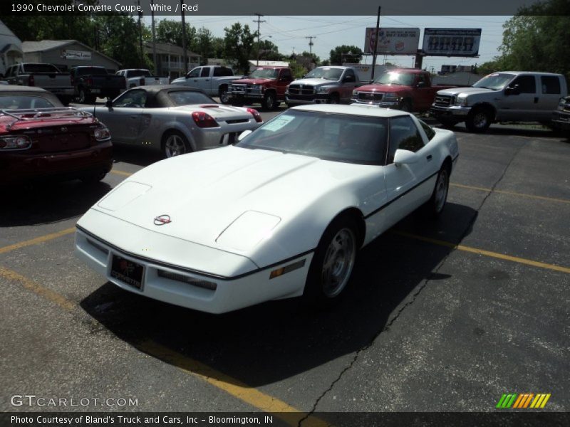 White / Red 1990 Chevrolet Corvette Coupe