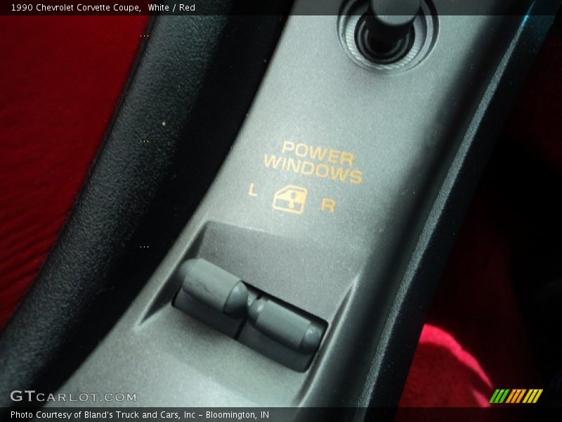 White / Red 1990 Chevrolet Corvette Coupe