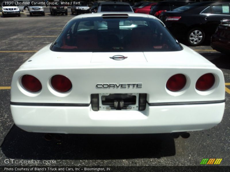 White / Red 1990 Chevrolet Corvette Coupe
