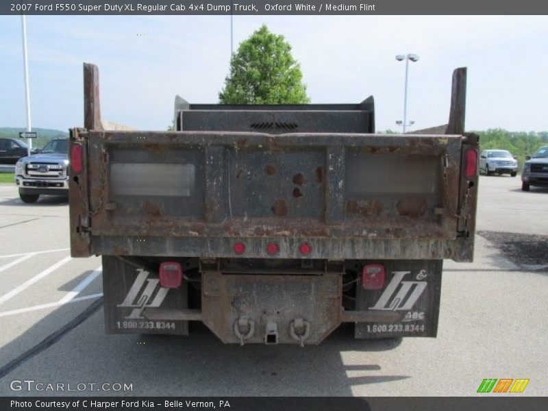 Oxford White / Medium Flint 2007 Ford F550 Super Duty XL Regular Cab 4x4 Dump Truck