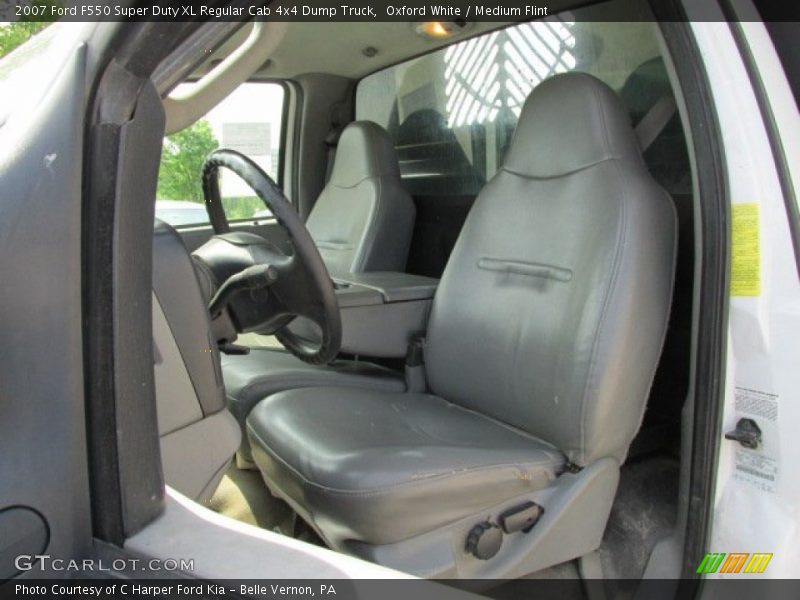 Front Seat of 2007 F550 Super Duty XL Regular Cab 4x4 Dump Truck