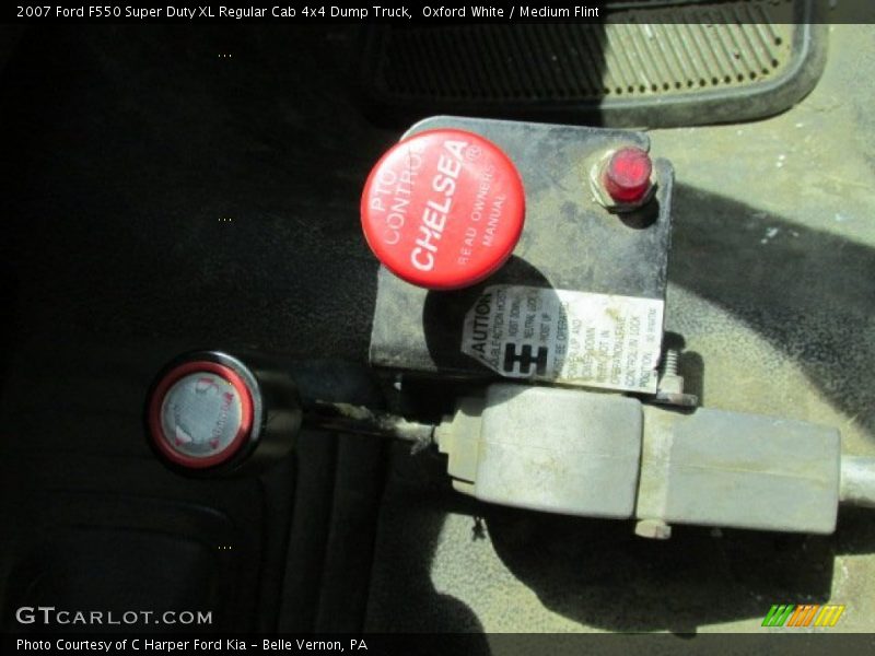 Controls of 2007 F550 Super Duty XL Regular Cab 4x4 Dump Truck