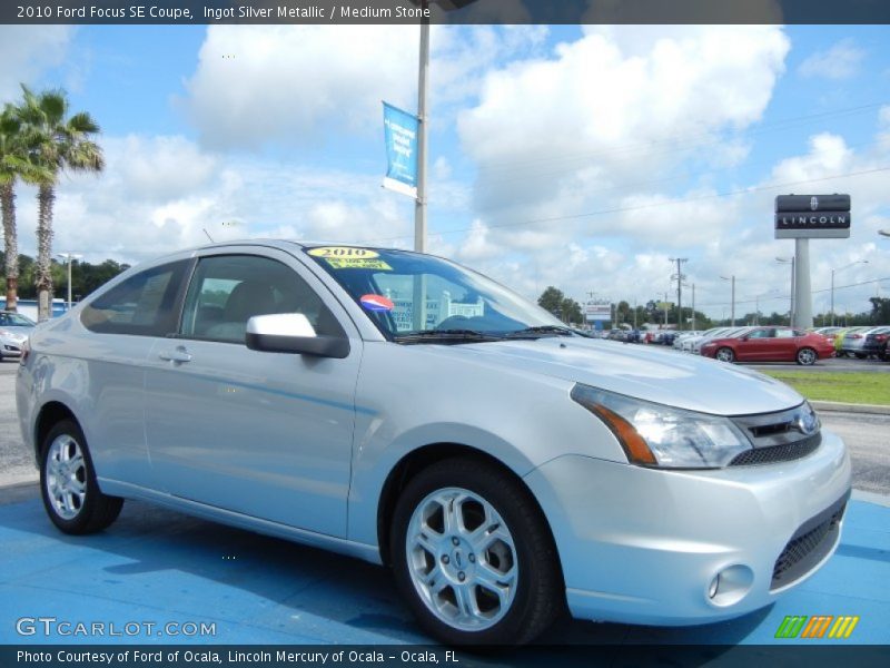 Front 3/4 View of 2010 Focus SE Coupe