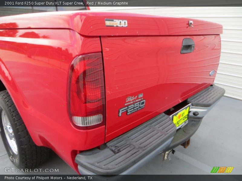 Red / Medium Graphite 2001 Ford F250 Super Duty XLT Super Crew