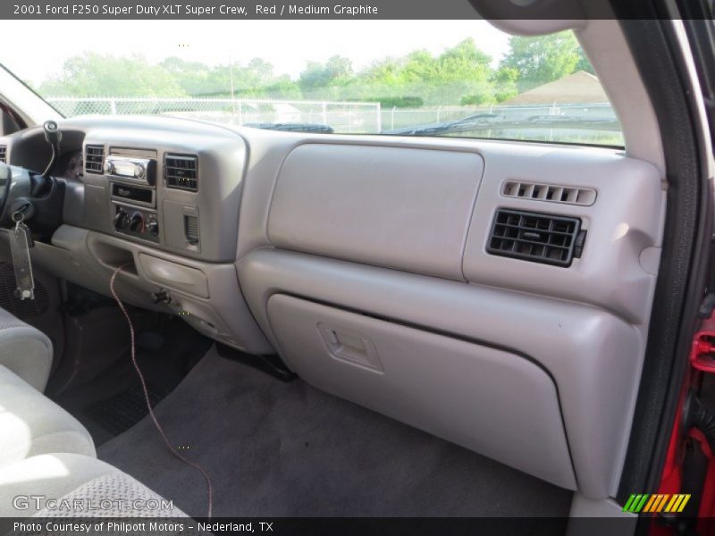 Dashboard of 2001 F250 Super Duty XLT Super Crew