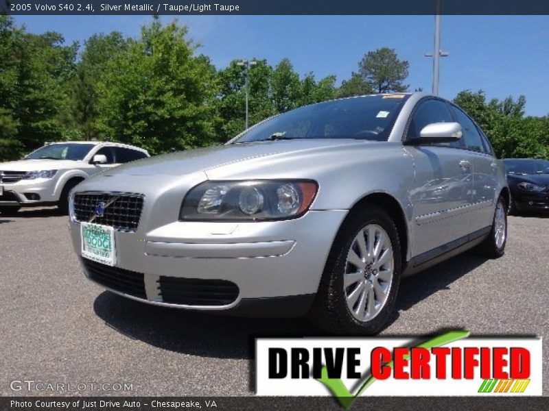 Silver Metallic / Taupe/Light Taupe 2005 Volvo S40 2.4i