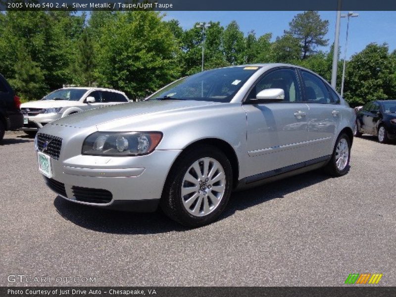 Silver Metallic / Taupe/Light Taupe 2005 Volvo S40 2.4i