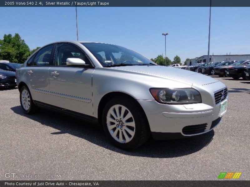 Silver Metallic / Taupe/Light Taupe 2005 Volvo S40 2.4i