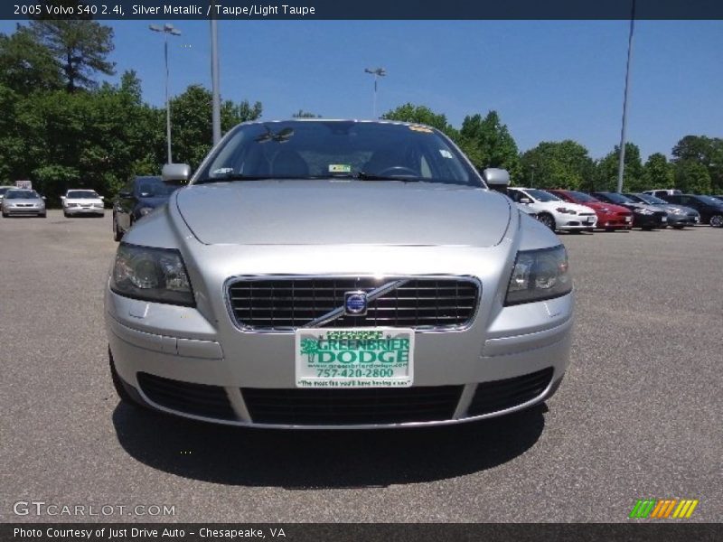 Silver Metallic / Taupe/Light Taupe 2005 Volvo S40 2.4i
