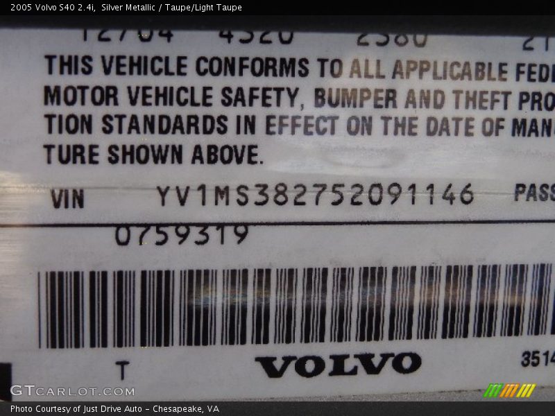 Silver Metallic / Taupe/Light Taupe 2005 Volvo S40 2.4i