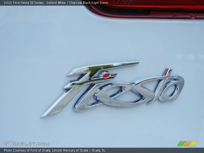 Oxford White / Charcoal Black/Light Stone 2013 Ford Fiesta SE Sedan
