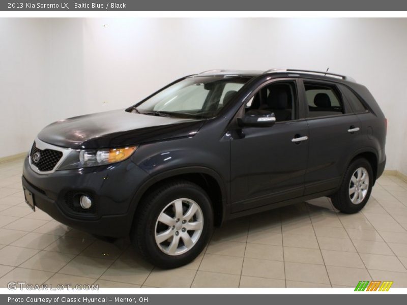 Front 3/4 View of 2013 Sorento LX
