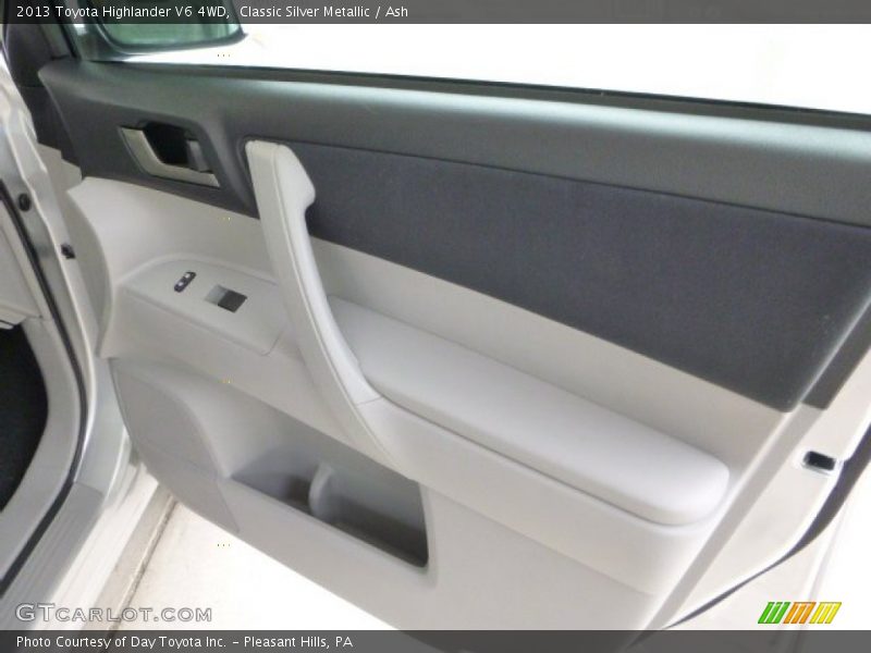 Classic Silver Metallic / Ash 2013 Toyota Highlander V6 4WD