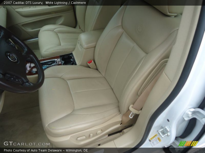 White Lightning / Cashmere 2007 Cadillac DTS Luxury