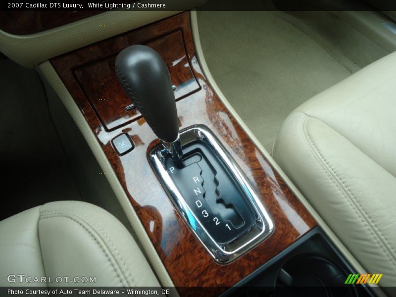 White Lightning / Cashmere 2007 Cadillac DTS Luxury