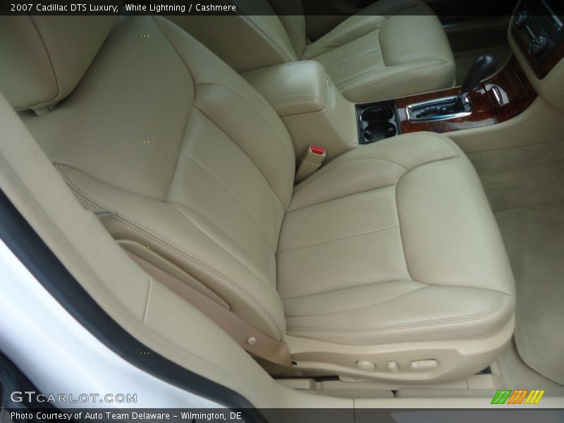 White Lightning / Cashmere 2007 Cadillac DTS Luxury