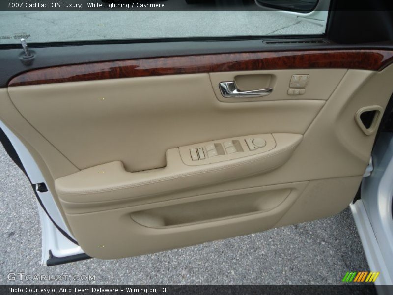 White Lightning / Cashmere 2007 Cadillac DTS Luxury