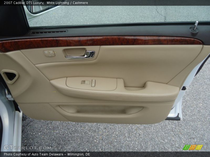 White Lightning / Cashmere 2007 Cadillac DTS Luxury