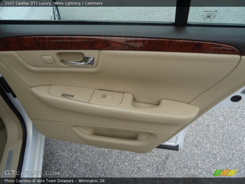 White Lightning / Cashmere 2007 Cadillac DTS Luxury