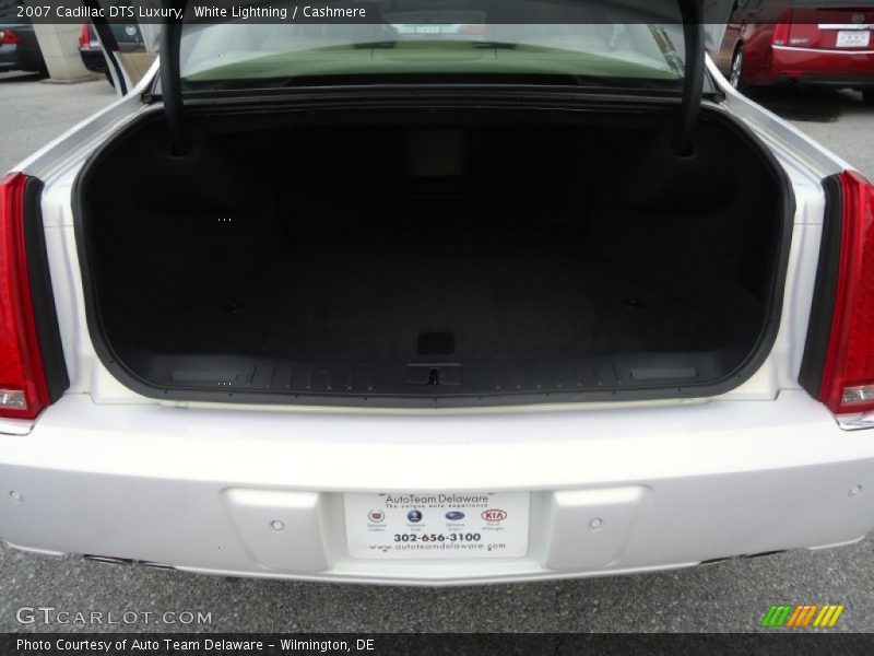 White Lightning / Cashmere 2007 Cadillac DTS Luxury
