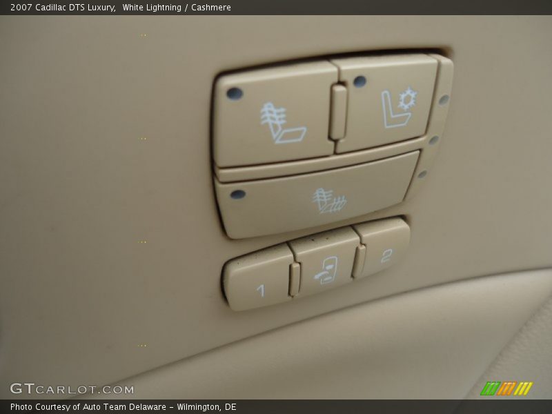 White Lightning / Cashmere 2007 Cadillac DTS Luxury