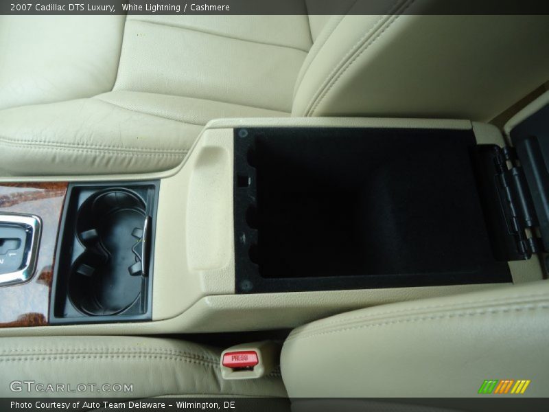 White Lightning / Cashmere 2007 Cadillac DTS Luxury
