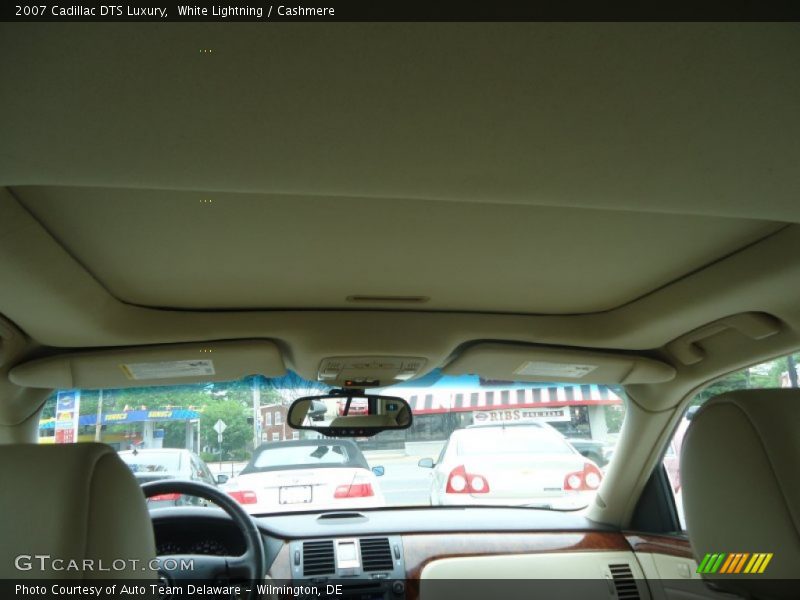 White Lightning / Cashmere 2007 Cadillac DTS Luxury