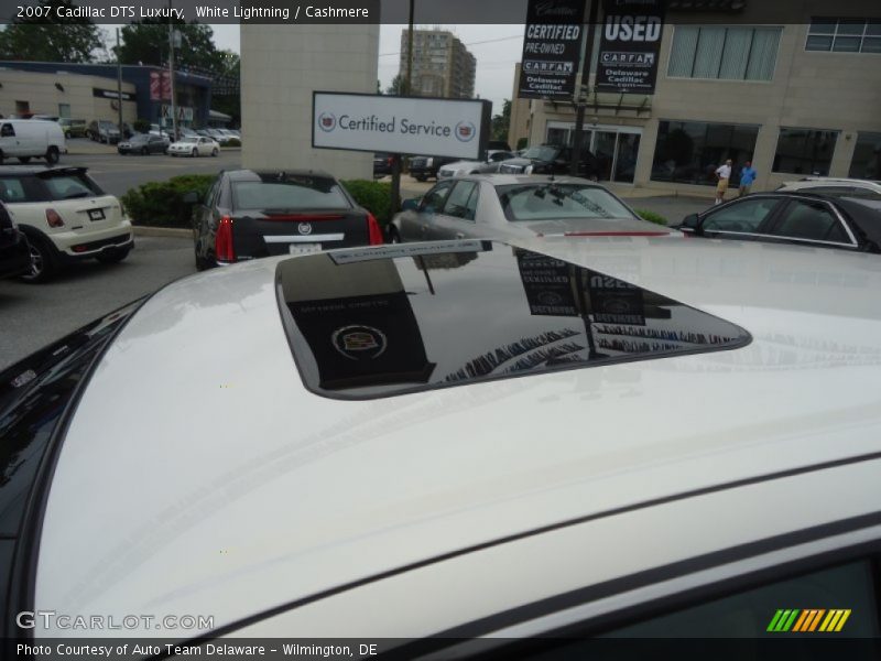 White Lightning / Cashmere 2007 Cadillac DTS Luxury
