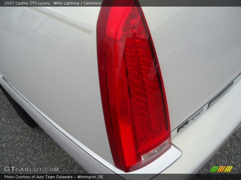 White Lightning / Cashmere 2007 Cadillac DTS Luxury